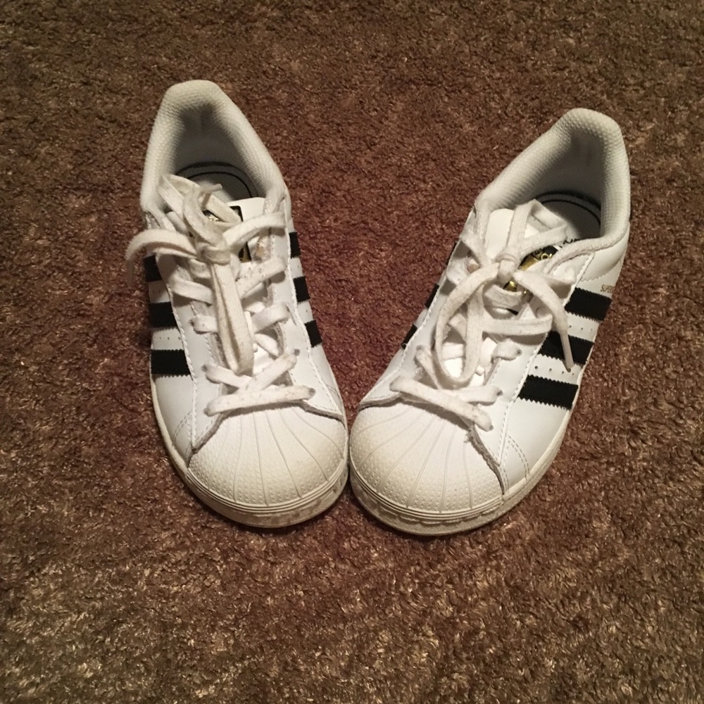 Adidas superstars
